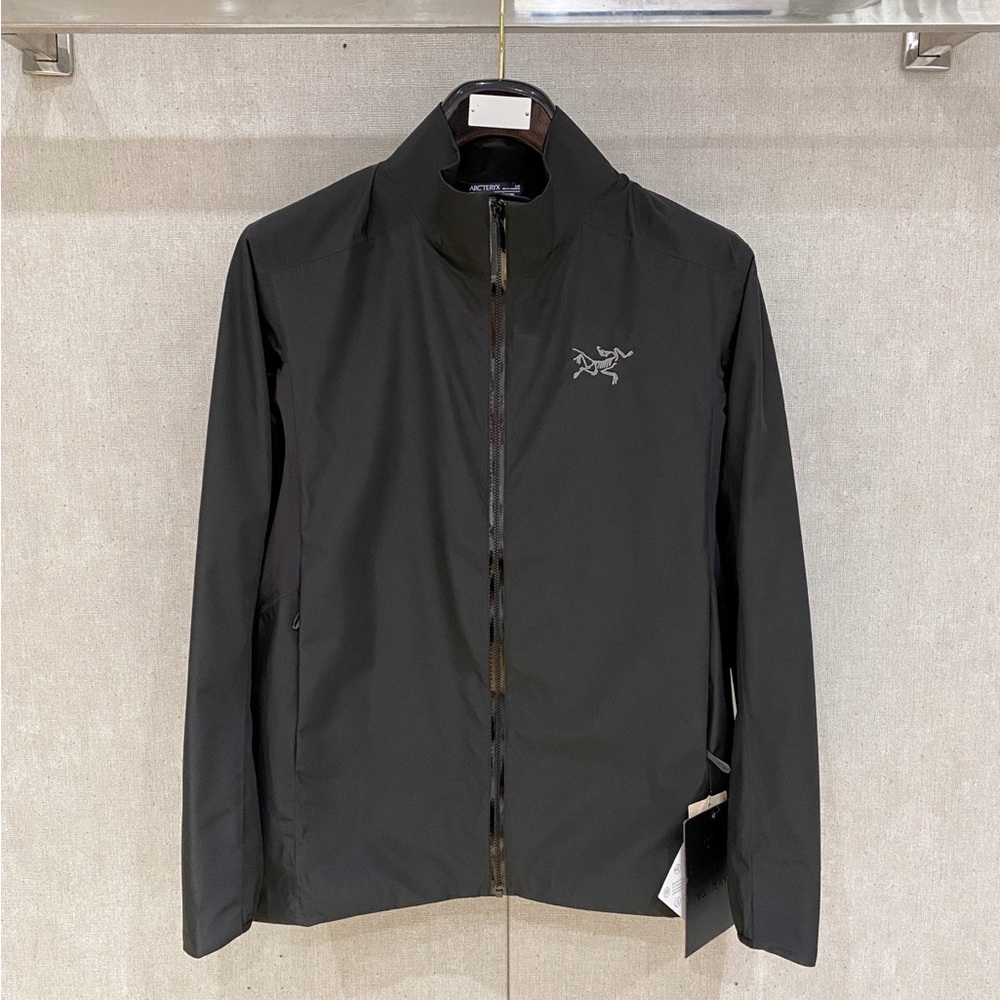 ARC’TERYX 25ss new lightweight hardshell jacket for men and women.
